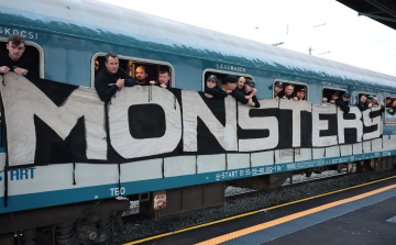 Szijjártó Péter: bekérettük az osztrák nagykövetet a ferencvárosi szurkolók vonatának megállítása miatt